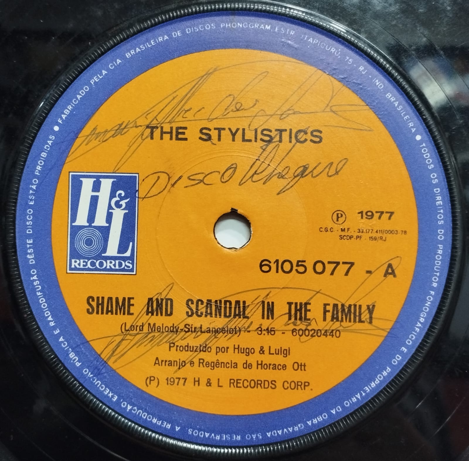 The Stylistics - Shame and Scandal In The Family (compacto)